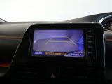 車庫入れの強い味方。後退時の死角をチェックするために便利です。