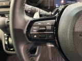 ステアリングにオーディオ操作スイッチが付いています。オーディオ画面に直接タッチしなくても操作が出来ますので、運転に集中できます。