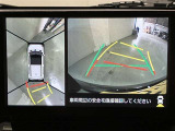 パノラミックビューモニター付きです。車両を上から見たような映像をディスプレイオーディオ画面に表示。運転席からの目視だけでは見にくい、車両周辺の状況をリアルタイムでしっかり確認できます。