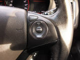 ハンドル右側にはクルーズコントロールのスイッチが装備され運転中の操作も安心して行えます!