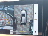 【パノラミックビューモニター】専用のカメラにより、上から見下ろしたような視点で360度クルマの周囲を確認することができます☆死角部分も確認しやすく、狭い場所での切り返しや駐車もスムーズに行えます。