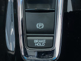 指先の操作でパーキングブレーキの「作動と解除」が行うことができる装備。ブレーキペダルから足を離しても停止し続けてくれるオートブレーキホールド機能。信号待ちなどの際には便利。ECO運転で低燃費走行♪