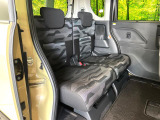 後部座席も気になるようなキズ・汚れやへたり等、大きなダメージはなく、良好な状態です。