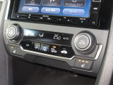 エアコンはオートエアコンでお好みの温度調整が出来、オールシーズン快適にドライブできます!さらに、運転席&助手席シートヒーターが付いてます。3段階に温度設定が可能です。