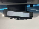 後方確認をミラーではなくカメラ映像で確認出来るデジタルインナーミラーを搭載!荷物があり、後方確認が出来ない時や雨天時などにとても便利☆