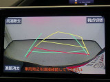 バックモニターで、後方を確認しながら安心して駐車することができます。運転初心者も熟練者も必須の機能ですよ!