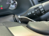【パドルシフト(AT車)】MT車と同じように好きなギアで走ることができます!ステアリングから手を離さずに指先だけでシフト操作ができ、よりスポーティな走りをお楽しみいただけます。