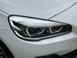 また、BMW正規認定中古車は、エマージェンシーサービスが自動付帯。24時間365日、皆様のカーライフをサポート致します。確かな安心のうえで、「駆けぬける歓び」をご堪能ください。