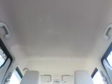 天井の状態も良好です。タバコを吸っていた車は、天井の色が変色してしまっているものもあります。中古車探しの際は、天井の状態も重要なポイントですよ!