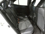 後部座席も広々としています!