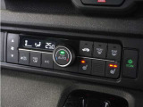◆オートエアコン装備◆ お好みの温度を設定をするだけで、後は、自動で風量を調節してくれます!快適にドライブが楽しめます。