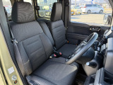 運転席シート廻りは使用感も少なく、良好な状態となっています。前オーナー様が丁寧に使っていたことがよくわかりますね。