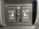 【両側パワースライドドア】スマートキーや運転席のスイッチで後席両側スライドドアの開閉が可能♪電動だから力を入れてドアを開ける必要が無く、小さなお子様でも簡単に開け閉めでき快適です♪