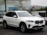 BMW在庫保有台数常時100台以上!ご来店の際はBMW本店(厚木市下荻野140-1)にご来店ください!弊社自慢の全天候型ショールーム!BMW在庫保有台数常時100台以上ございます!
