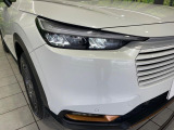【LEDヘッドライト】悪天候や夜間走行時も良好な視界を確保し安心して運転できる高輝度LEDヘッドライトを装備!点灯速度が早く、消費電力も抑えられています。