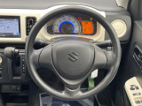 インテリアに合わせたデザインのステアリングは、運転される方のことも考え、運転しやすい形状、大きさです。是非一度、実際に触ってお確かめください。