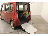 車いすスロープ仕様車です。