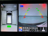 【アラウンドビューモニター】まるでクルマを真上から見ているようなアラウンドビューモニターで運転をサポート。運転席から見えにくい車の四隅や後方もモニターでしっかり見えます。
