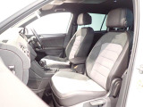 やや硬めの、ゆったりと座れるシートで、ロングドライブも快適です!!