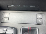 【シートベンチレーション】夏場は涼しい風でお尻や背中の熱やムレを防ぎ、冬はエアコンよりも早く温まってポカポカに!季節を問わず快適に過ごせます。