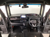 【前方視界】開放的な前方視界!運転がしやすく疲れにくいです♪窓が大きく、見通しがとっても良いおクルマですよ♪