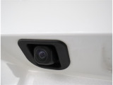 バックカメラが付いているので後方確認が非常にしやすいです。今や運転初心者も熟練者も必須装備!ついていて損はないですね♪