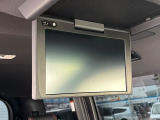 【フリップダウンモニター】大画面モニターで後席でもエンタメをお楽しみいただけます。小さなお子様にも大人気の装備です♪