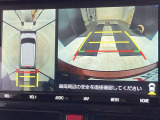 バックカメラの他に上から見下ろしたような画像が見れるアラウンド(全方位)モニター。前後左右を把握できる、すごい機能が装備されています!