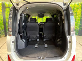 後席を格納すると、これだけの広さが!シーンに合わせたシートアレンジで、大きな荷物も積むことが出来ます♪