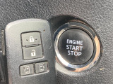 【 スマートキー・プッシュスタート 】鍵を挿さずにポケットに入れたまま鍵の開閉、エンジンの始動まで行えます。