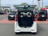 ラゲッジスペースも広々していて荷物もたくさん載りそうです。普段のお買い物もこれだけのスペースがあれば安心です。