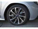 純正18インチアルミホイル/タイヤサイズは225/45R18です