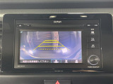 【バックモニター】後ろのカメラの映像をモニターに映し出すことができます!後方の見えない死角や、障害物との距離感をしっかり確認することができます!駐車が苦手な方におすすめです。