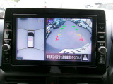 アラウンドビュ-モニタ-装備。上から見下ろしているような映像が表示されるので、車庫入れ時も安心です!
