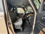 ゆったりとした運転席廻りです。