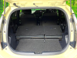 普段のお買い物や通勤、送迎等に十分な荷室スペースを確保しております。セカンドシートを倒すと、大きな荷物の積載も可能です♪