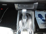 操作のしやすいフロアシフト!