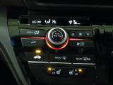 オートエアコンタイプなので細かい操作なしで快適温度に調整してくれます。シートヒーター付きで、冷えた車内でもスイッチを押せば数秒で座面と背もたれがあたたかくなります。