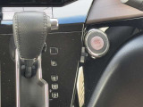 シンプルで操作しやすいシフトレバーです。インパネ中央に設置されているので足元広々!!