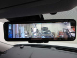 スマートルームミラー付きで後部座席に乗車してても後方がしっかり見れます