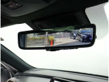 デジタルインナーミラー装備!車両後方のカメラの映像をデジタル補正で視認性を向上させてインナーミラー内に表示します♪視界を遮るものがなく、後席に同乗者がいても後方を確認しやすく安心です♪