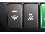 VSA(Vehicle Stability Assist)が装備!!VSAはコーナリング時の横滑りを抑制する機能と車両の急激な挙動変化を抑える機能で、安定した走行を実現しています!!