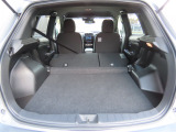 リヤシートを前に倒すとご覧のような広大なラゲッジスペースが作れます。是非一度実車でご確認下さい。