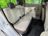後部座席も気になるようなキズ・汚れやへたり等、大きなダメージはなく、良好な状態です。