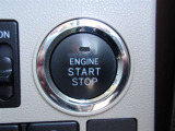 プッシュスタートです!鞄やポケットに鍵をしまったままでもエンジン始動やドアの開閉ができて便利ですよ!