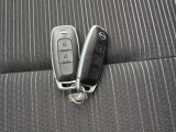 インテリジェントキーは、カギを取り出さずに、開施錠・エンジン始動が可能です。
