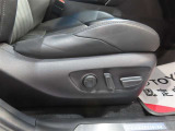 運転席はパワーシートです