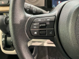 ステアリングにオーディオ操作スイッチが付いています。オーディオ画面に直接タッチしなくても操作が出来ますので、運転に集中できます。