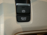 【ブレーキホールド】信号待ちなどでブレーキを踏み続けなくともブレーキがキープされます!アクセルペダルを踏むと解除され発進することが可能です!