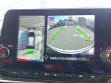 【アラウンドビューモニター】空から見下ろすような視点で、スムースな駐車と安全確認をサポートします。